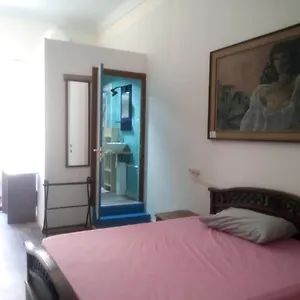 Ampia Stanza Con Bagno Privato, Centro Alloggio in famiglia Sassari
